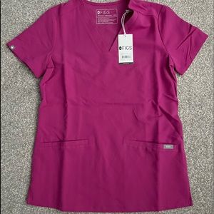 Figs Casma™ Three-Pocket Scrub Top